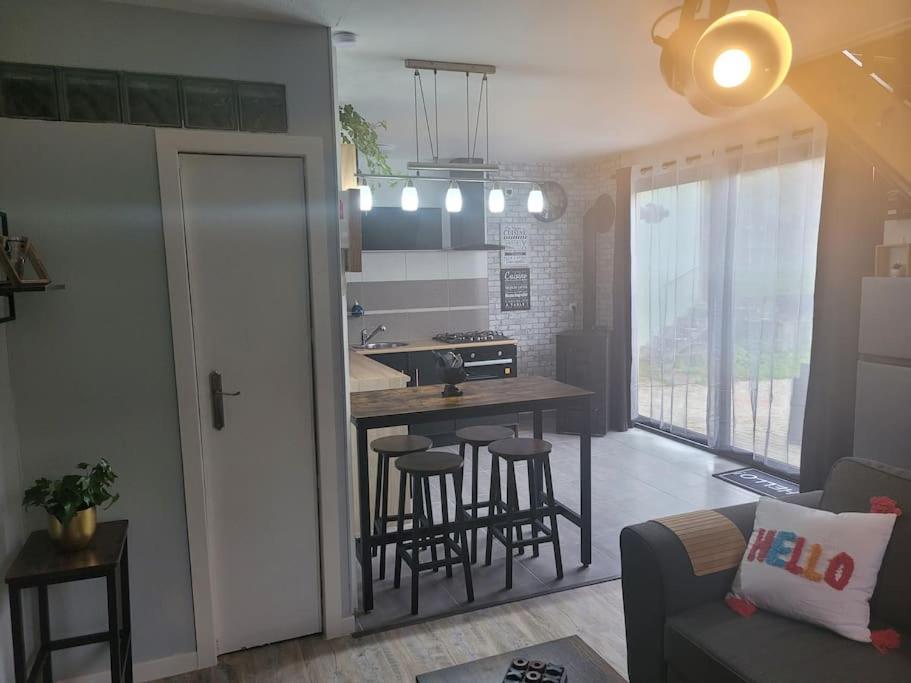 Petite Maison Cosy En Duplex Eguelshardt Eksteriør billede